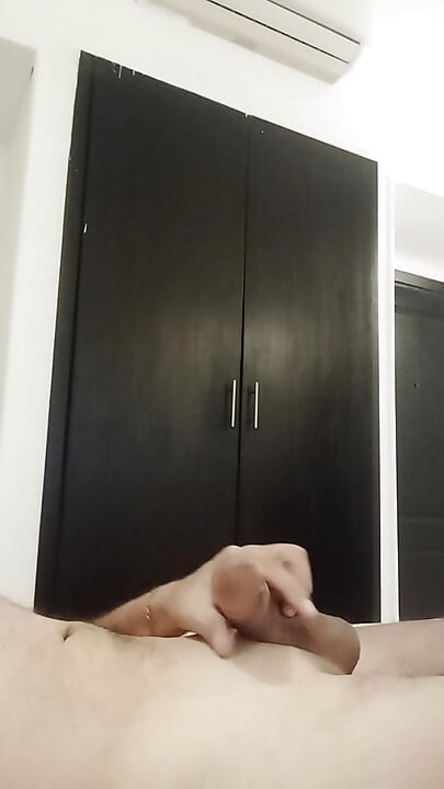 I want a girl to marry. And be a Cuckold on it