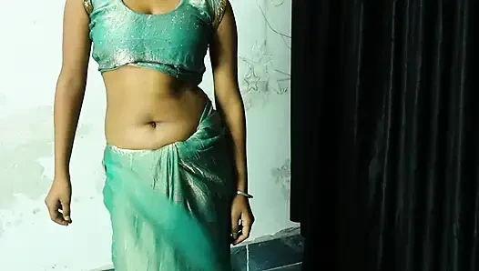 Enge muschi desi Bhabhi in Sari hart gefickt von Devar in Hindi Audio