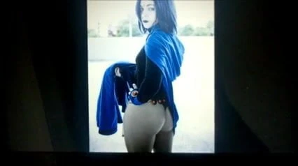 Raven cosplayer tribute