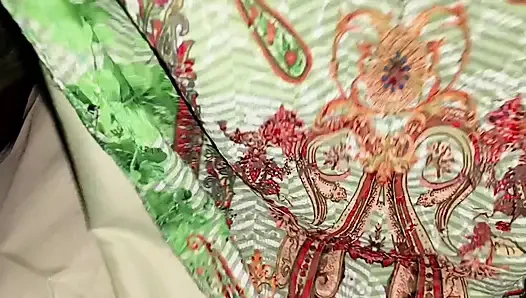 Karımı Tatil tatillerinde evde sevdim. Benimle seks yapmayı emmeyi seviyor