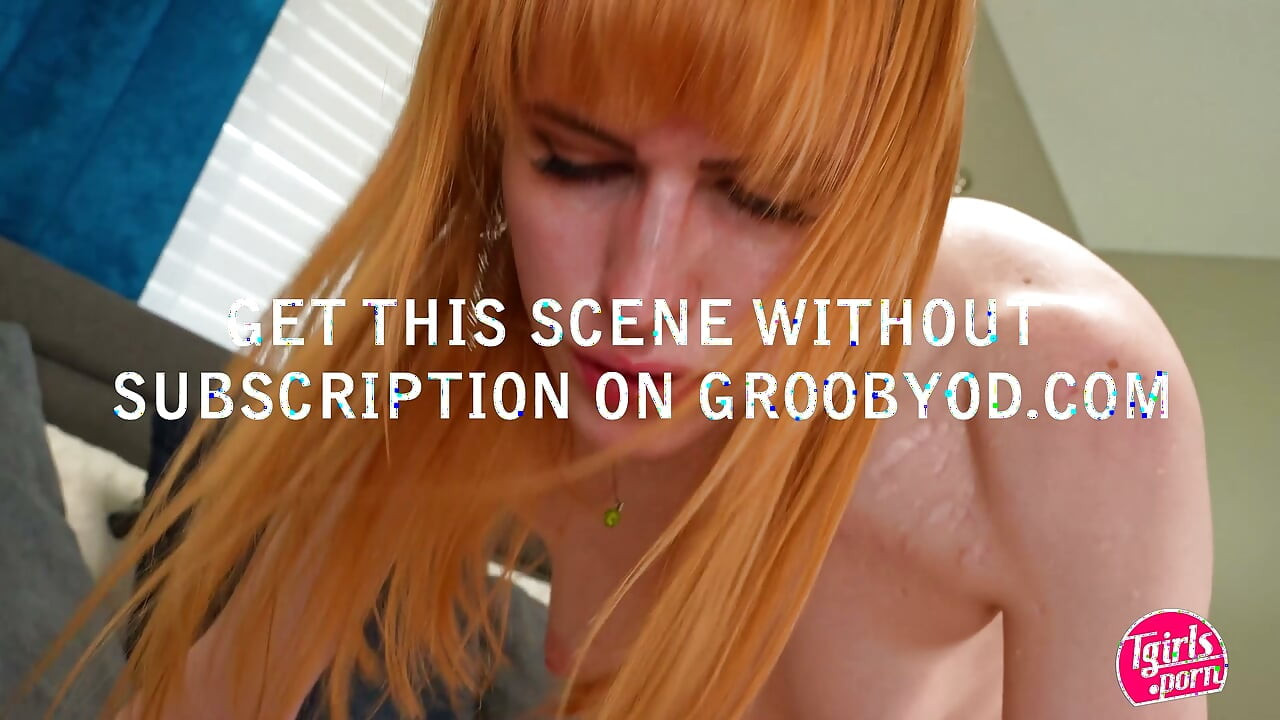 TGIRLS PORN Divlja trans na trans strastvena scena u spavaćoj sobi sa crvenokosom i svetlosmeđom trans devojkom