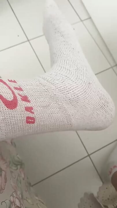 "Bonjour, j’espère trouver mon amour. Est si vous êtes là-bas et intéressé DM