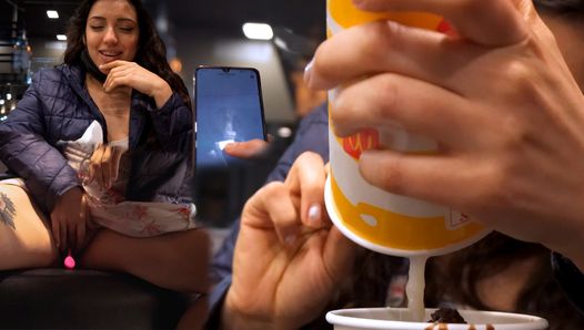 Латина обожает мороженое McDonald's со спермой на нем и игрушкой внутри