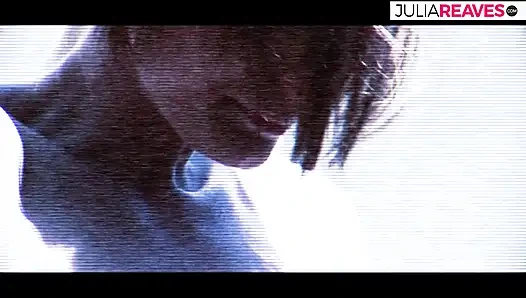 Askılı kadın binme pozisyonunda