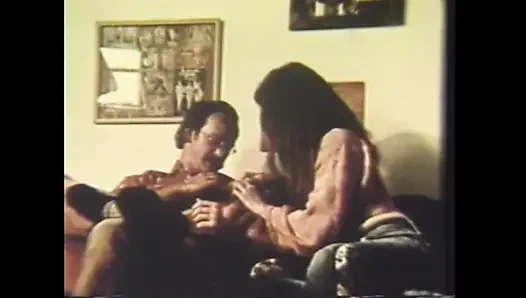 Pelacur memakan penis