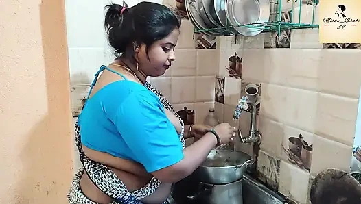 KHANA BANANE WALI KO MALIK NE KITCHEN ME CHOD DALA MALKIN KE NA REHNE PER
