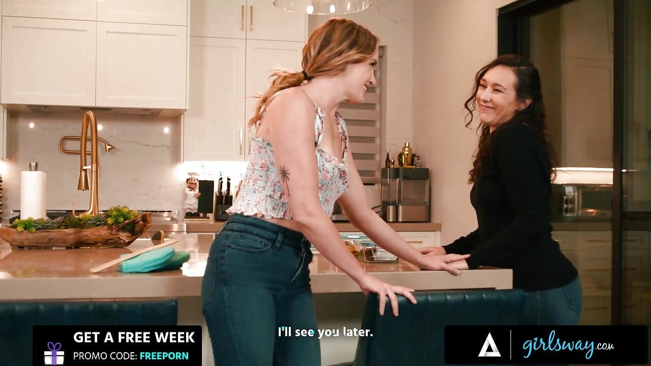 GIRLSWAY - MILF Charlie Forde Reveals She Likes Sinn Sage & Turns Neighbor Rivalry Into Romantic Sex
