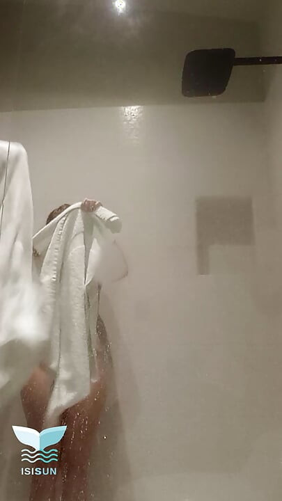 Ich hatte Sex mit dem besten freund meines mannes, während er im Pool in einem Haus war, das ich mit seinen freunden ging. Es tut mir leid
