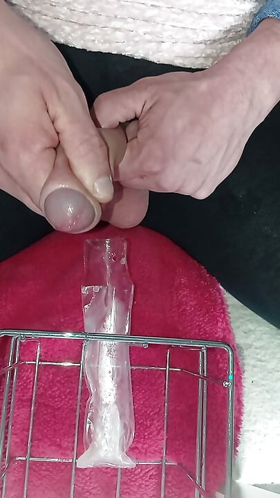 49 squirts for a huge sperm donor