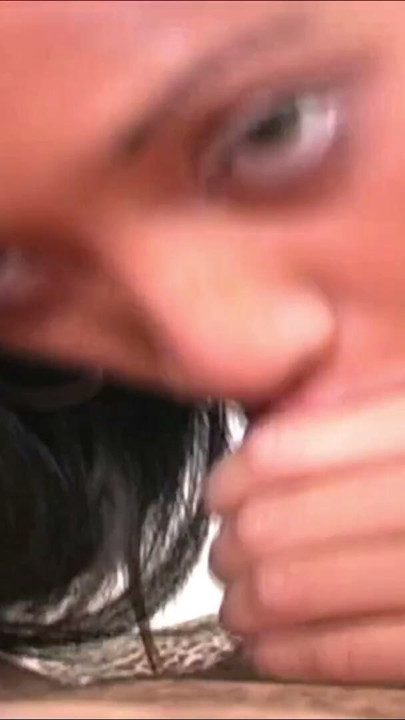 Amateur, bj d'ébène sur une petite bite blanche | Clip 2