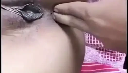 Ateşli Hintli Bengalli köylü evli kadın ve 19 yaşındaki devor evde tek başına anal seks