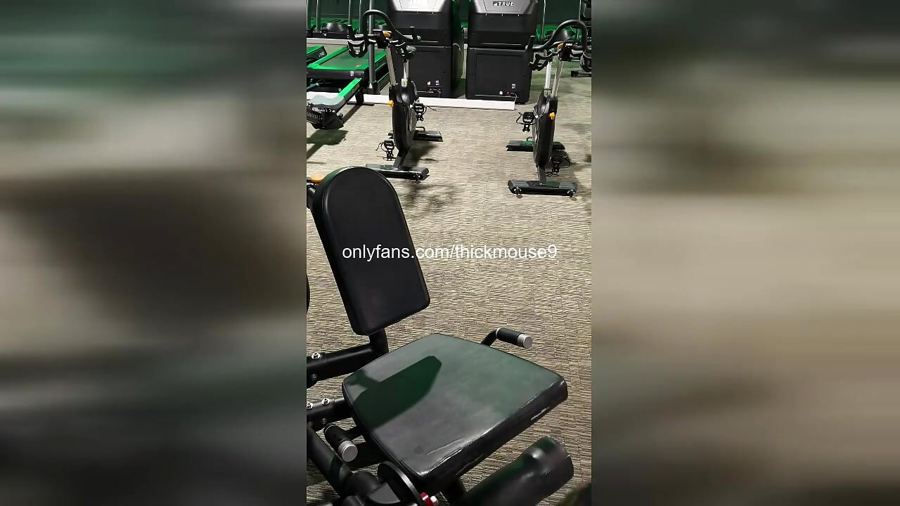 Üniversiteli sürtük amını parmaklarken canlı ig'e sert fışkırtıyor