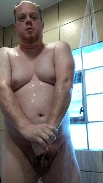 Johnnyred883 goli tuš
