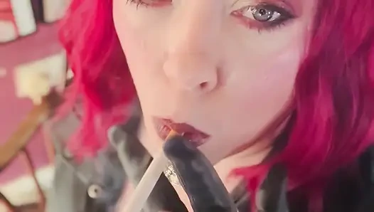 Majikanmu tina snua lagi pakai kostum leather chain sambil merokok 2 gabus