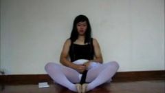 Asiatisk fälla i ballerina outfit jaerks och cums