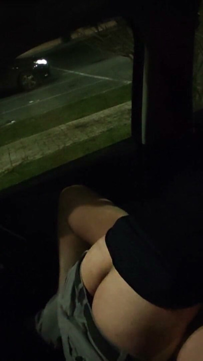 Dogging fremmed fanger kona mi på offentlig parkering og knuller fitta hennes til cumshot – fanget av voyeur p2 – misscreamy | Klipp 1