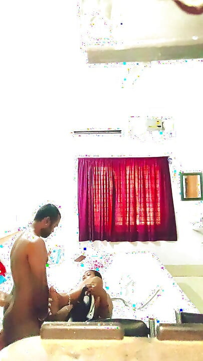 Mitrachi aai Mota lauda ghusai kamwali bai ke chut me