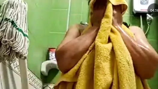 Sadece banyo yaparken izlemek için