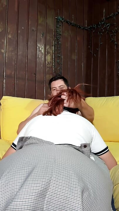 Asta face această elevă când părăsește școala cu colegul ei de clasă