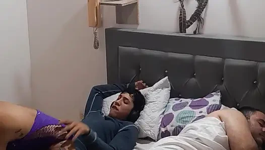 Ich ficke den freund meines freundes und bitte ihn, mich einzudringen