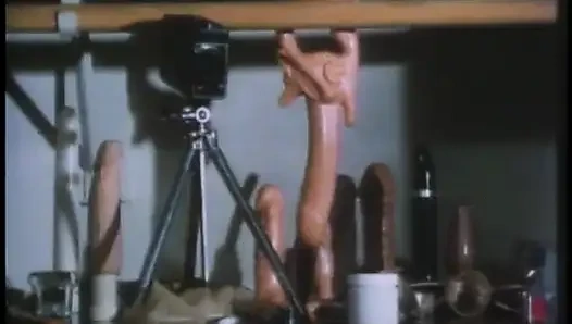 Adam ateşli sarışınların amına mum çubuğu sokuyor