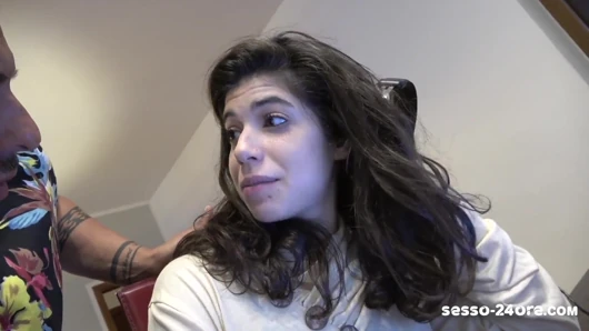 Wtf! Di belakangnya! Selingkuh dari istri saat dia bekerja! (Porno dari Italia)