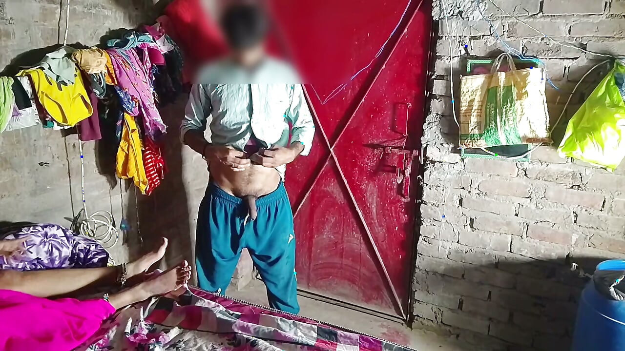 Secret sex in broad daylight, brother-in-law entered the sister-in-law's room and persuaded the sister-in-law to her, then sucked the nipples, choosing the sister-in-law, the sister-in-law landed the muscle and stood up to the doctor.