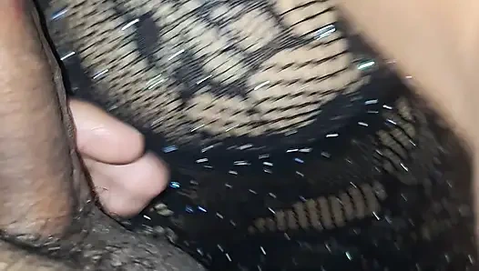 Yeni komşum evde bazı şeyleri taşımama yardım ediyor