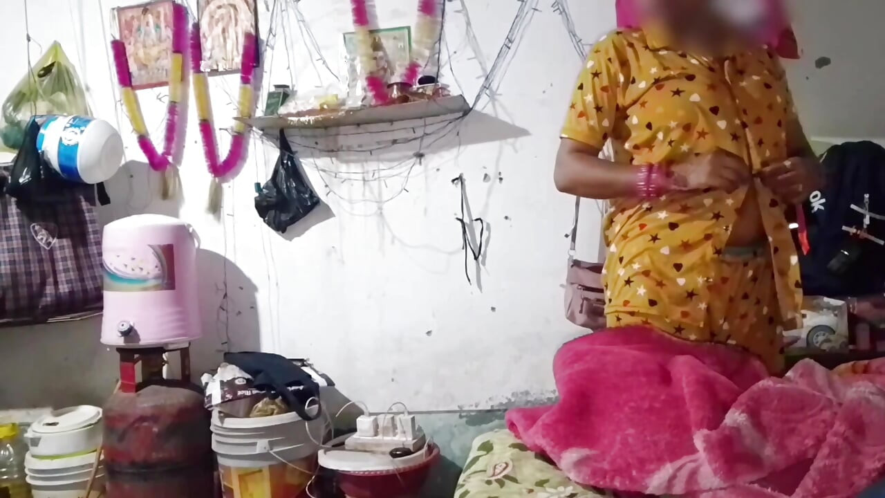 Der penis des frisch verheirateten schwagers bekam wasser aus ihrer hand, desi sexy video, sexy video, sexy video, sexy video.