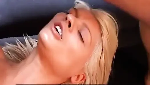Azgın Sarışın Yüze Boşalma Patlaması Ile Vahşi Grup Seks Yapıyor