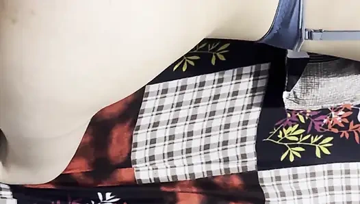 Yaramaz tombul evli kadın kocasının en iyi arkadaşına biniyor