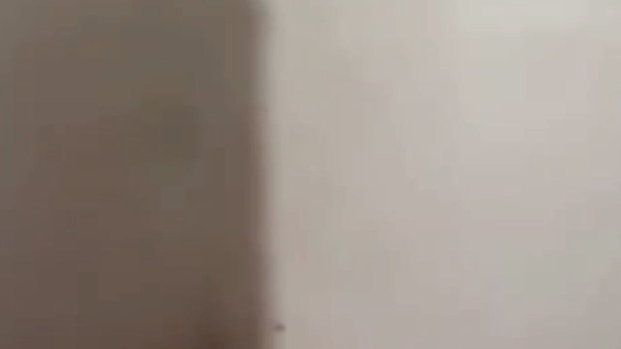HETE VROUW HEEFT SEKS MET EEN VRIEND TERWIJL HAAR MAN OPNEEMT