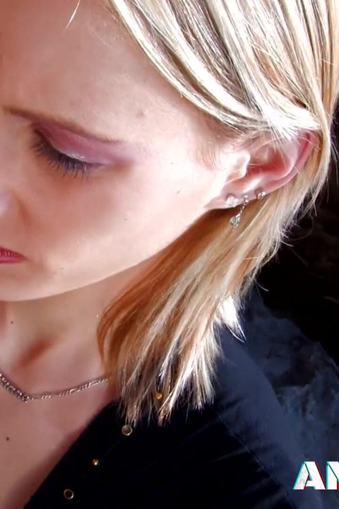 Tanya Love se fait sodomiser en levrette pendant qu'elle se fait prendre, hardcore