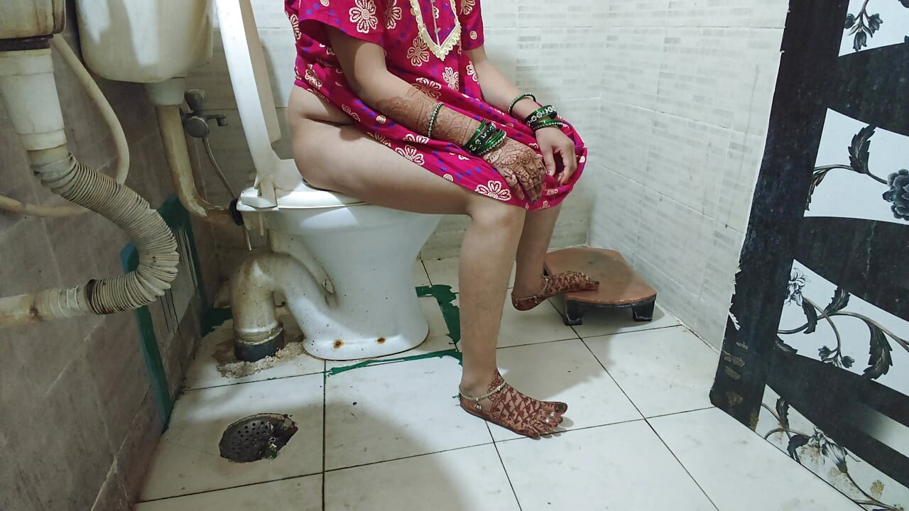 Bhabhi ko toilet mai hi choda diya devar ne