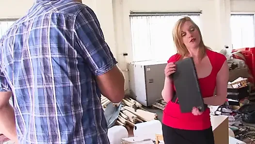 Britische MILF szene-3 hintern blonde MILF holly kiss fickt im büro mit ihrem chef