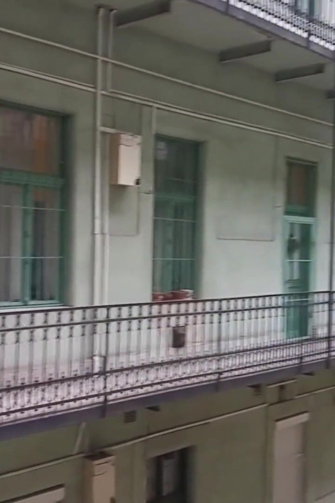 湯たんぽロシアの赤ん坊Taissia Shantiは浴室で犯されました