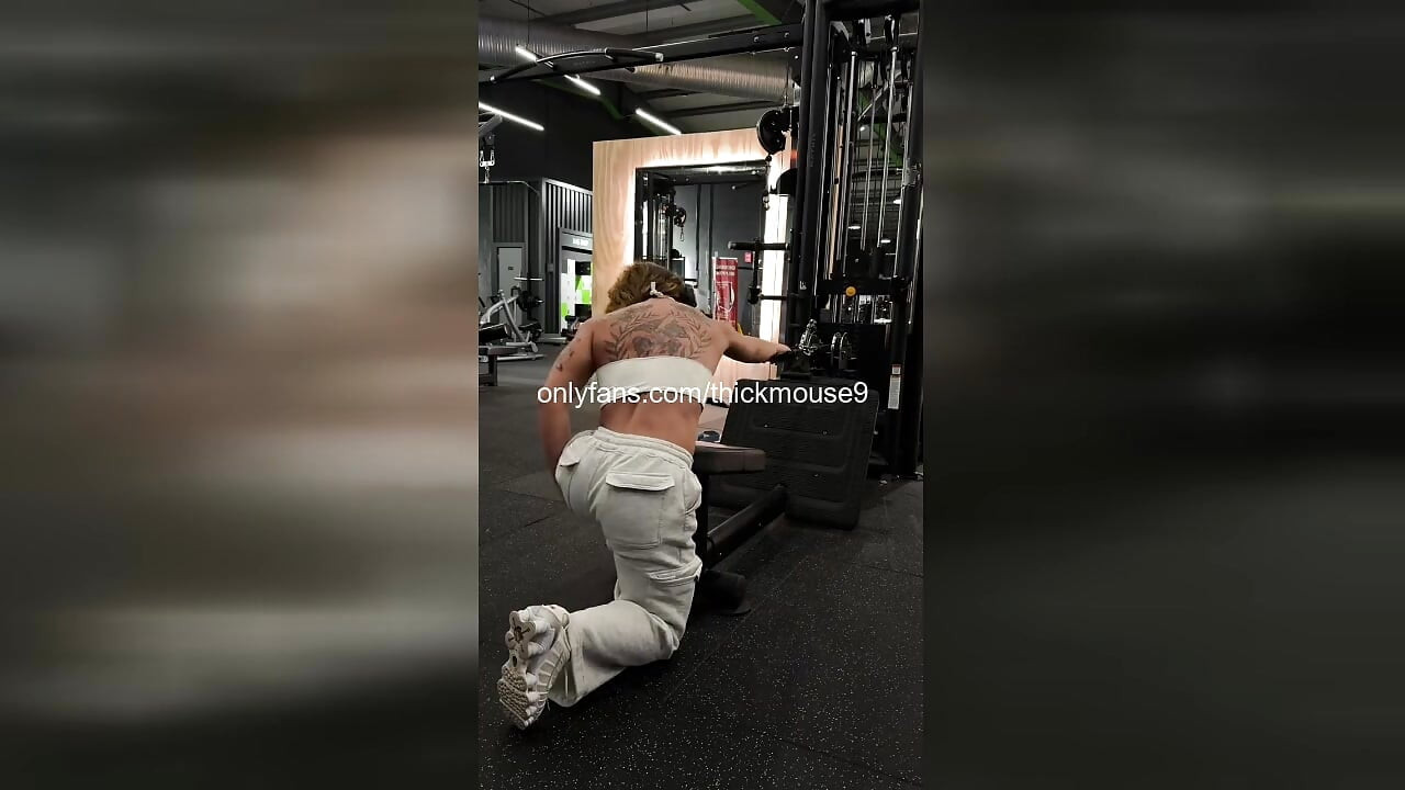 TIKTOK 意外 18 岁在直播中流出流白浆的阴户