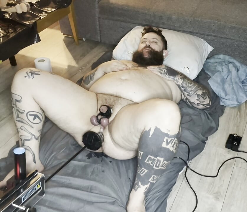 Fuck machine fucks my big ass doggy style on the belly