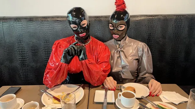 Breakfast in full latex with LatexRapture and Miss Fetilicious