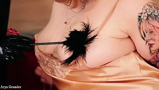 Bondage-lesben spielen harten sex, heißes ficken, erotisches necken und handschellen - mit Essensspiel - devot