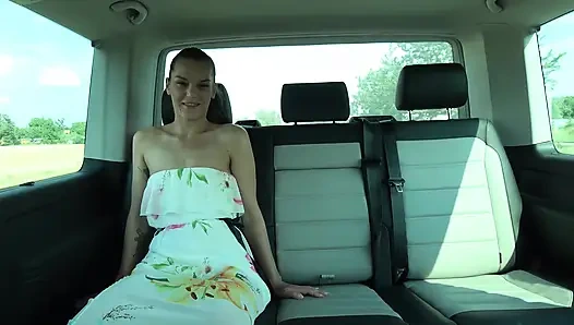 Две красотки наслаждаются лижет мокрую киску друг друга