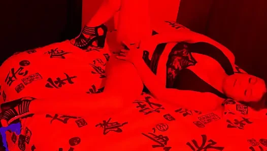 Tombul olgun latin orta yaşlı seksi kadın, yatak köpüklü ve domaltmalı görünür, oral seks gerçek ev yapımı