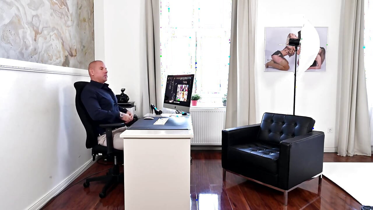 Yeni ajan oyuncu seçmelerinde porno aktrisini sikiyor