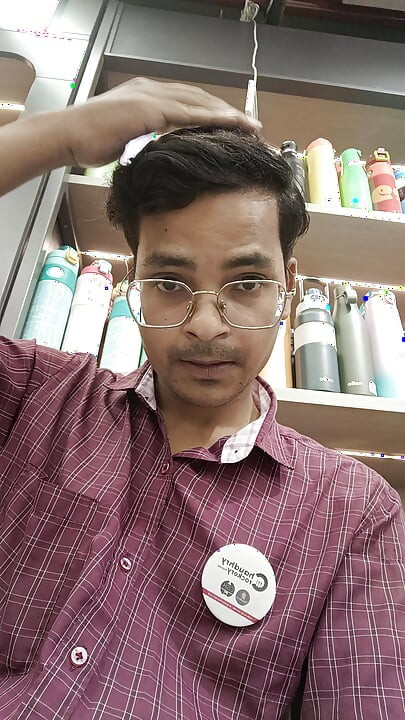 Kamsin larka tumhen duniya dikhaata hai ki aapse milna achchha hai
