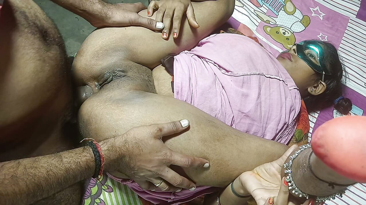 Bhabhi z dupą rżnięta przez kutasa szwagra, ostre rżnięcie w dupę w pozycji misjonarskiej z hindi audio