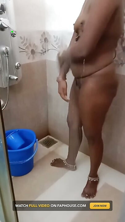 泰米尔荡妇妻子在酒店后性感的淋浴 - 绿帽男拍摄! Indianhotwifex