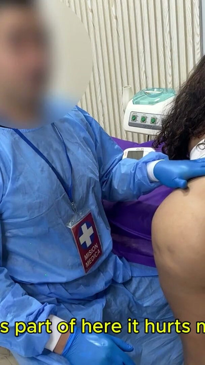 El chequeo de rutina termina con la gran LATINA culona en la oficina | Clip 1