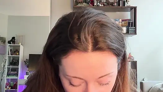 Канадская красотка кончает в проезде!