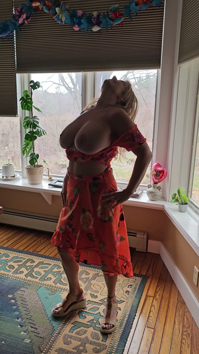 Watch what MOMMY likes to do when She is at Home Alone | Clip 1