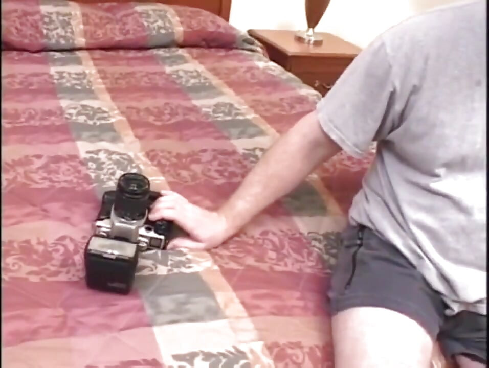 Сексуальна волохата кицька облизує трах